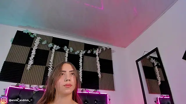 Snapshot of _leda_swan_ chatting on June 3, 10:05 am leda swan online show from June 3, 10:05 am