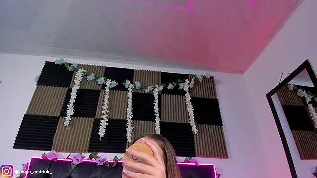 Snapshot of _leda_swan_ chatting on June 7, 10:09 am leda swan online show from June 7, 10:09 am
