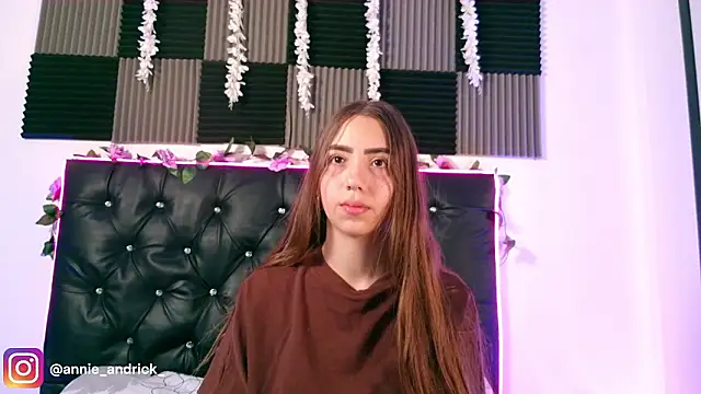  leda swan  online show from March 14, 1:28 pm