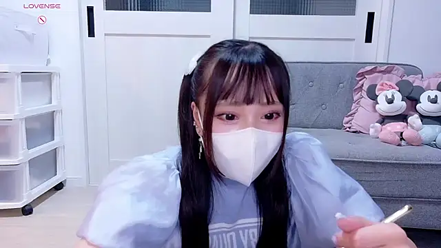 Snapshot of YURi_luv chatting on October 13, 11:12 am YURi luv online show from October 13, 11:12 am