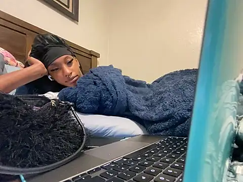 Brooke012 online show from April 2, 10:05 pm