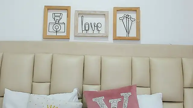 Snapshot of EbonyLudovica chatting on November 26, 3:28 am EbonyLudovica online show from November 26, 3:28 am