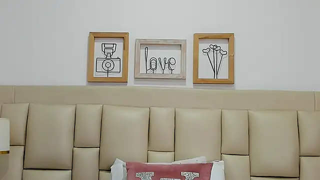 Snapshot of EbonyLudovica chatting on November 27, 3:18 am EbonyLudovica online show from November 27, 3:18 am