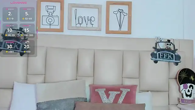 Snapshot of EbonyLudovica chatting on November 1, 2:40 am EbonyLudovica online show from November 1, 2:40 am