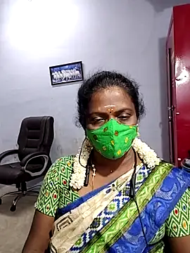 Snapshot of umashreetamil chatting on October 13, 5:09 am umashreetamil online show from October 13, 5:09 am
