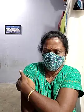 Snapshot of umashreetamil chatting on October 24, 1:04 am umashreetamil online show from October 24, 1:04 am