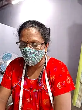 Snapshot of umashreetamil chatting on November 18, 8:28 am umashreetamil online show from November 18, 8:28 am