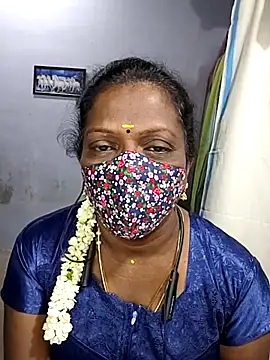 Snapshot of umashreetamil chatting on November 4, 12:25 am umashreetamil online show from November 4, 12:25 am