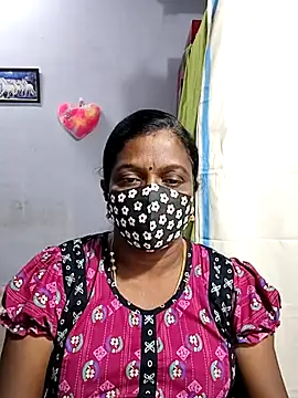 Snapshot of umashreetamil chatting on December 2, 1:28 am umashreetamil online show from December 2, 1:28 am