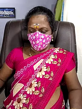 Snapshot of umashreetamil chatting on November 29, 11:43 am umashreetamil online show from November 29, 11:43 am