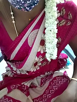 Snapshot of umashreetamil chatting on September 21, 3:33 am umashreetamil online show from September 21, 3:33 am