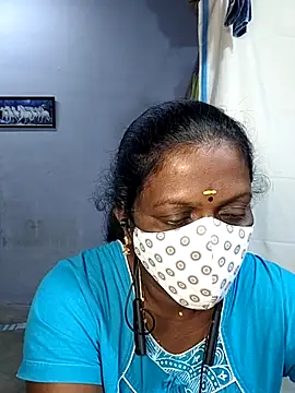 Snapshot of umashreetamil chatting on November 15, 3:43 am umashreetamil online show from November 15, 3:43 am