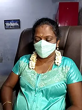 Snapshot of umashreetamil chatting on October 15, 5:28 am umashreetamil online show from October 15, 5:28 am