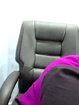 Snapshot of umashreetamil chatting on October 28, 12:55 am umashreetamil online show from October 28, 12:55 am