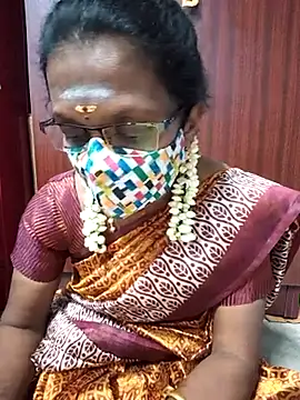 Snapshot of umashreetamil chatting on June 27, 3:07 pm umashreetamil online show from June 27, 3:07 pm