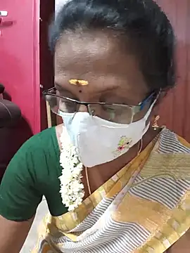 Snapshot of umashreetamil chatting on June 18, 4:56 pm umashreetamil online show from June 18, 4:56 pm
