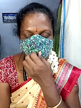 Snapshot of umashreetamil chatting on November 17, 4:44 pm umashreetamil online show from November 17, 4:44 pm