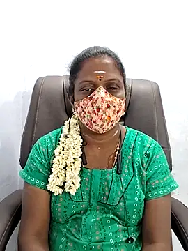 Snapshot of umashreetamil chatting on October 11, 6:25 am umashreetamil online show from October 11, 6:25 am