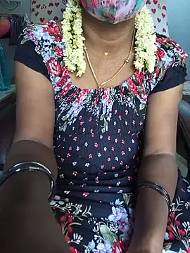 Snapshot of umashreetamil chatting on June 10, 8:15 am umashreetamil online show from June 10, 8:15 am