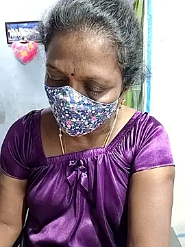 Snapshot of umashreetamil chatting on December 16, 9:52 pm umashreetamil online show from December 16, 9:52 pm