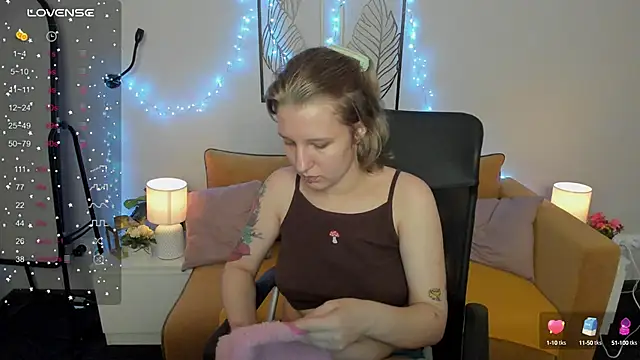 Snapshot of Hailey_Foxy chatting on September 22, 8:53 am Hailey Foxy online show from September 22, 8:53 am