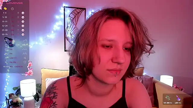 Snapshot of Hailey_Foxy chatting on October 16, 9:39 am Hailey Foxy online show from October 16, 9:39 am