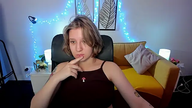 Snapshot of Hailey_Foxy chatting on October 13, 8:49 am Hailey Foxy online show from October 13, 8:49 am