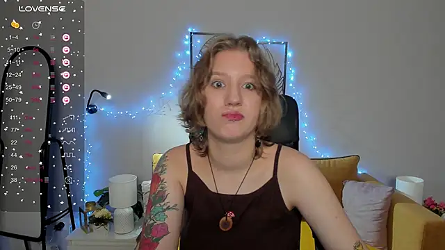 Snapshot of Hailey_Foxy chatting on September 25, 8:53 am Hailey Foxy online show from September 25, 8:53 am