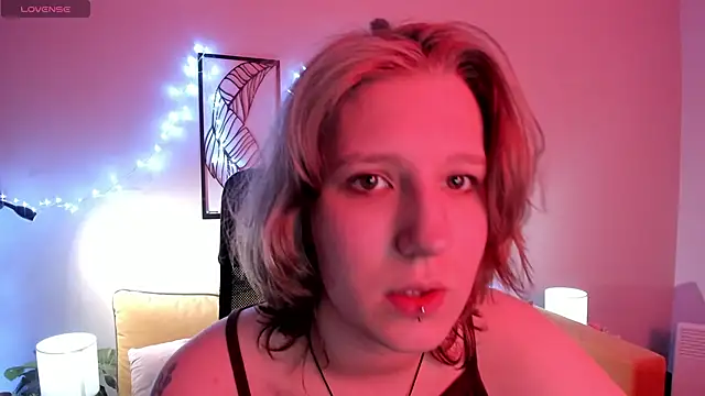Snapshot of Hailey_Foxy chatting on October 19, 8:50 am Hailey Foxy online show from October 19, 8:50 am