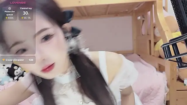 Sue101010 online show from October 27, 2:29 pm