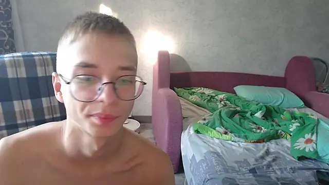 glasses cat online show from September 22, 5:57 am