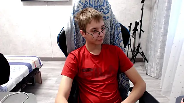 glasses cat online show from March 26, 4:00 am