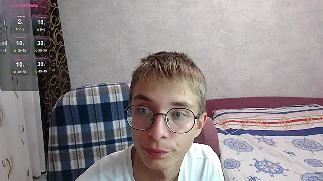 glasses cat online show from September 9, 2:54 am
