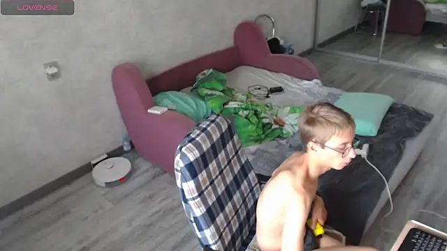 glasses cat online show from September 14, 2:50 pm