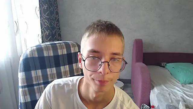 glasses cat online show from September 20, 9:36 am