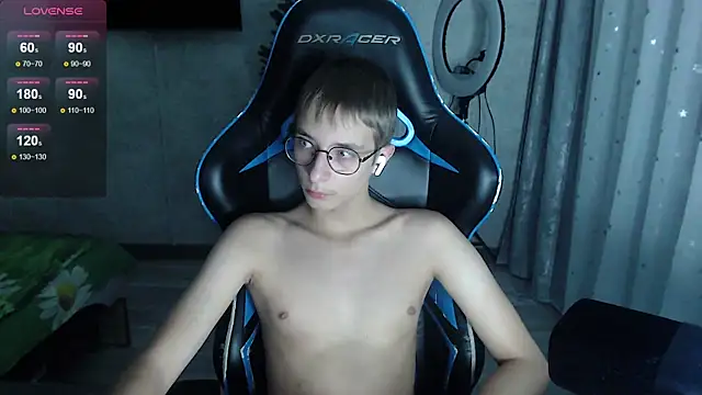 glasses cat online show from January 15, 4:21 pm