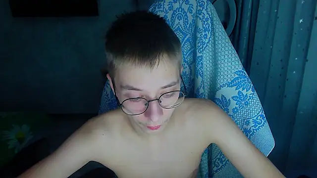 glasses cat online show from February 11, 10:20 pm