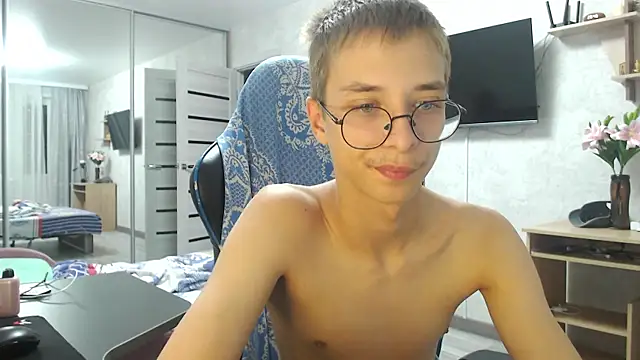 glasses cat online show from July 26, 8:49 pm