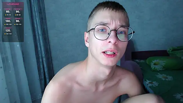 glasses cat online show from November 24, 8:20 pm