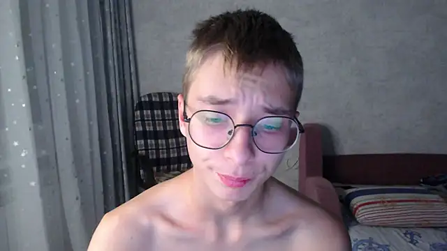 glasses cat online show from October 27, 9:27 pm