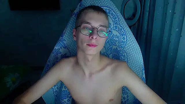 glasses cat online show from February 10, 9:58 pm