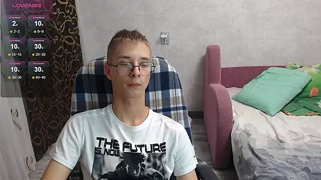 glasses cat online show from September 21, 5:18 pm