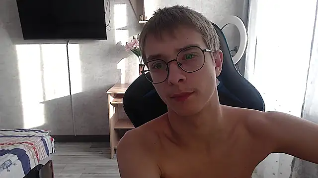 glasses cat online show from January 18, 11:13 am