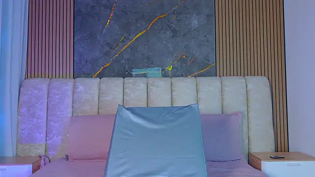 mia scot online show from February 15, 11:53 am