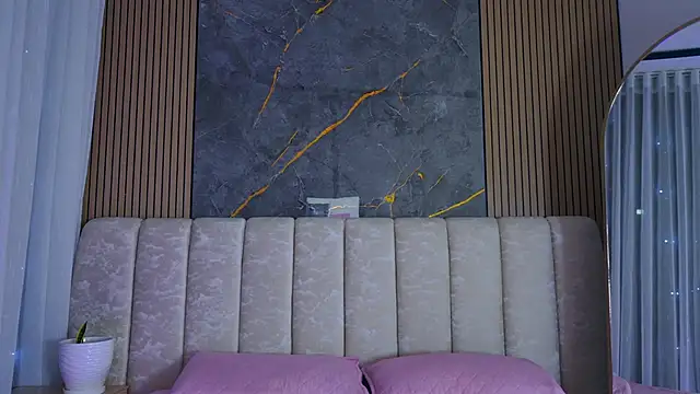 Snapshot of mia_scot chatting on July 1, 11:54 am mia scot online show from July 1, 11:54 am