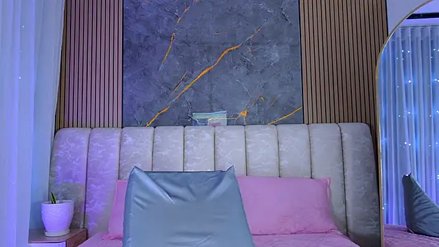 mia scot online show from April 8, 11:55 am