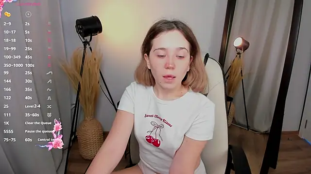 Snapshot of Lina_Glow chatting on September 30, 6:41 am Lina Glow online show from September 30, 6:41 am