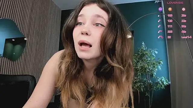 Snapshot of Lina_Glow chatting on June 12, 6:55 am Lina Glow online show from June 12, 6:55 am