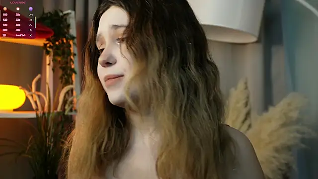 Lina Glow online show from December 3, 6:47 am