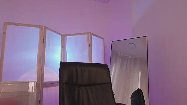 Lina Glow online show from April 13, 6:50 am